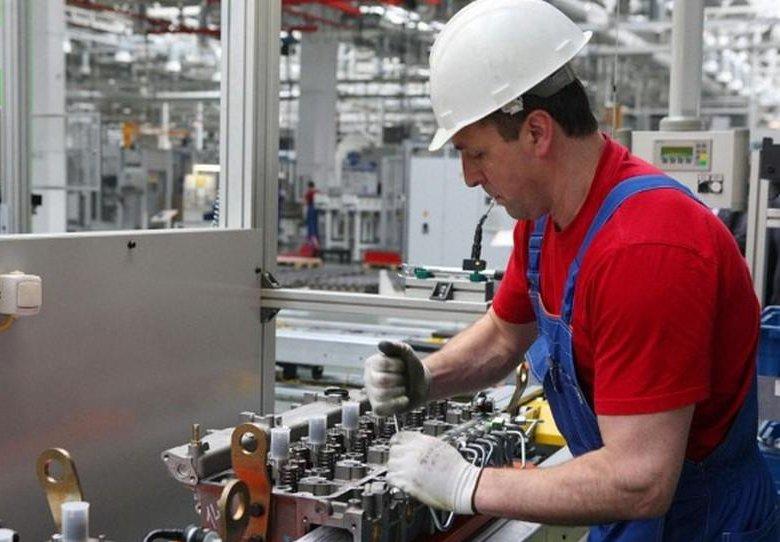 Mechanic of mechanical assembly works
